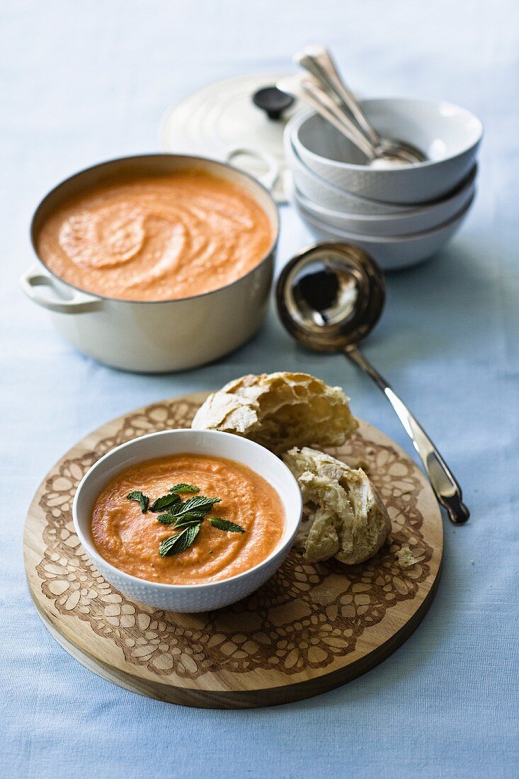 Tomatencremesuppe mit Minze