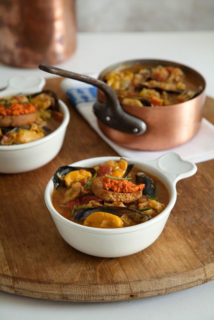 Provenzalische Fischsuppe mit Rouille-Röstbrot