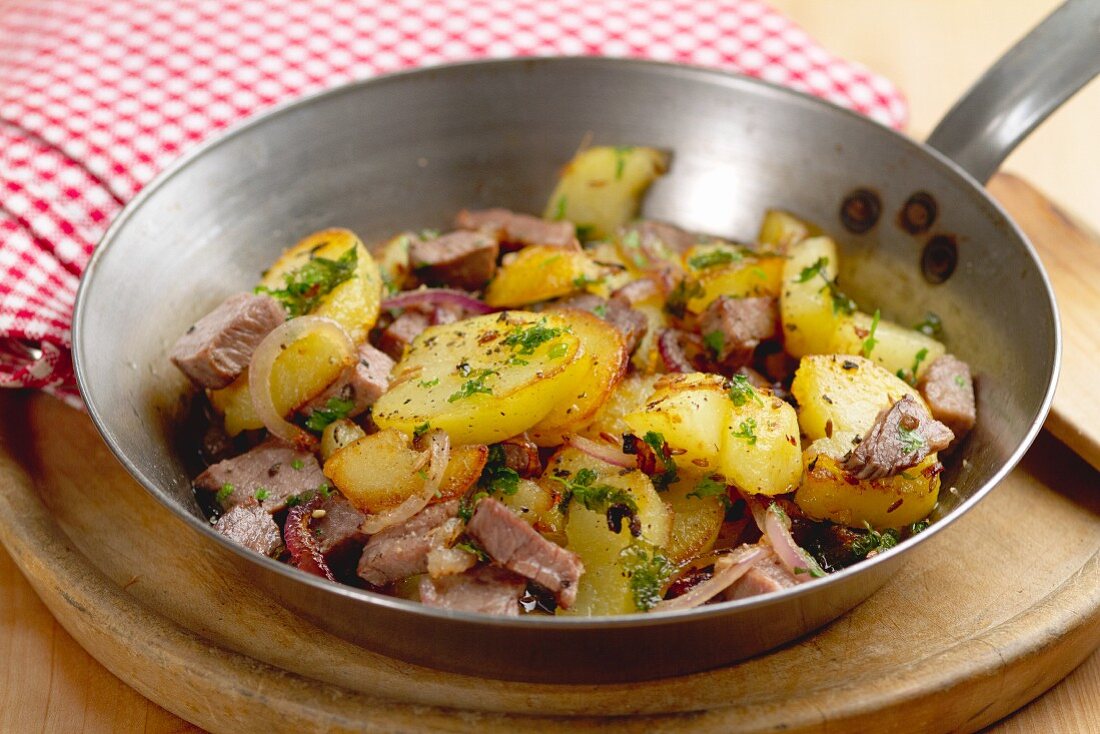 Tiroler Gröstl (fried potatoes with beef)