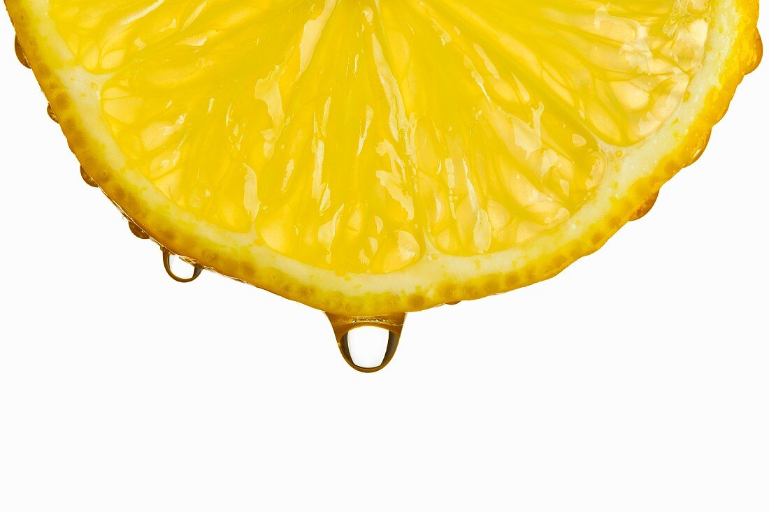 Zitronenscheibe mit Tropfen