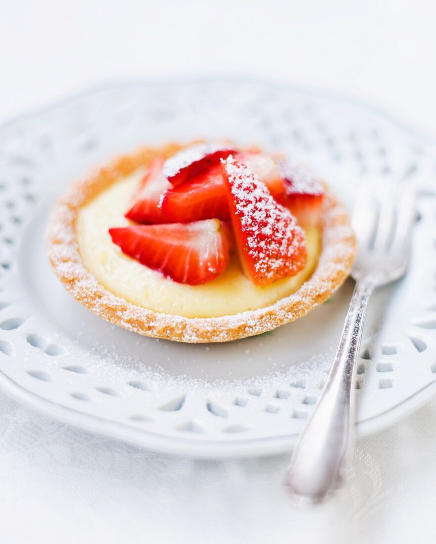 A vanilla pudding and strawberry tartlet