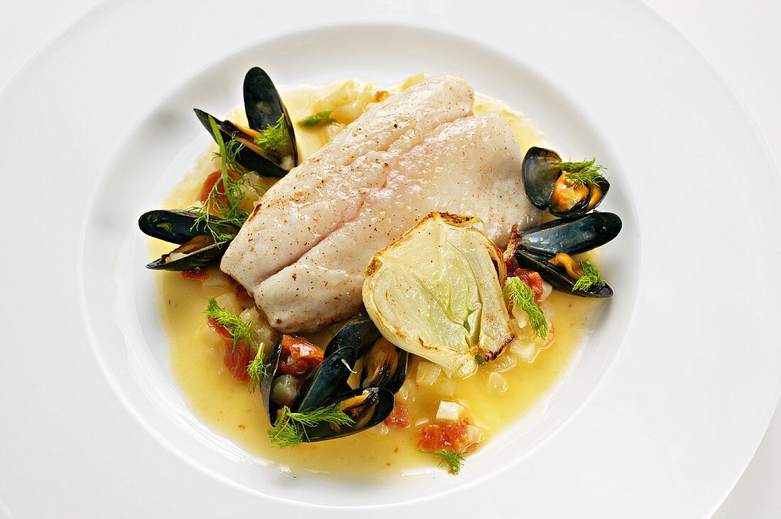Bass fillet with mussels and fennel