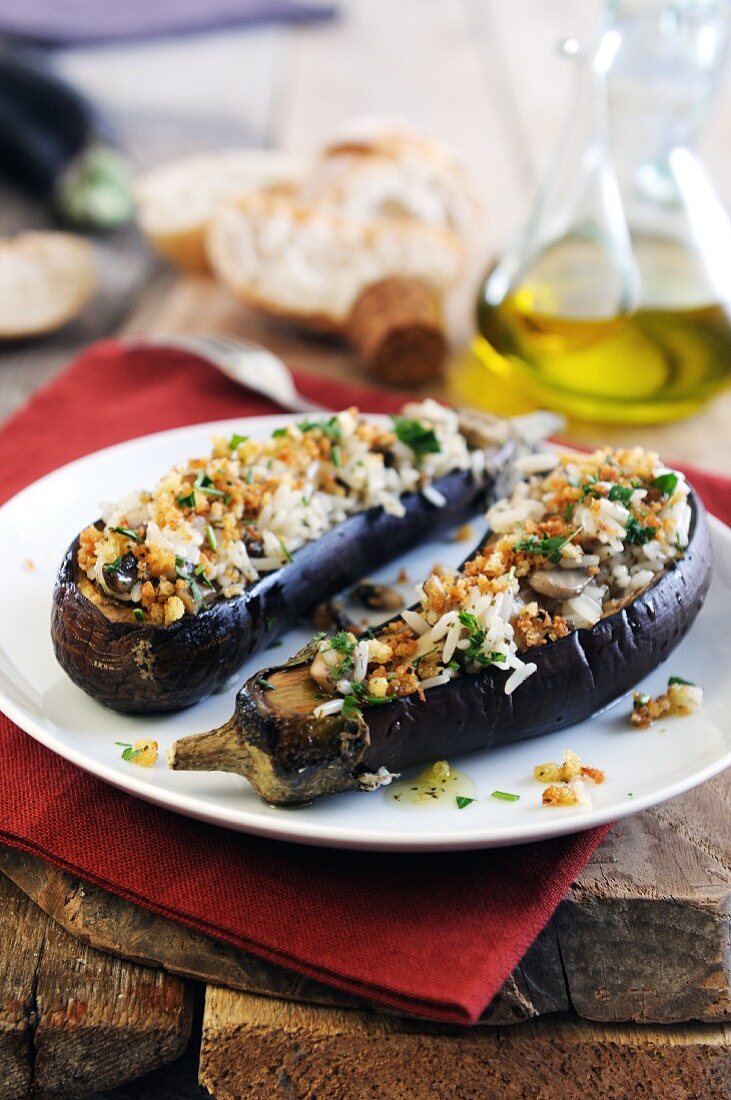 Baked aubergines stuffed with rice, mushrooms and crunchy breadcrumbs