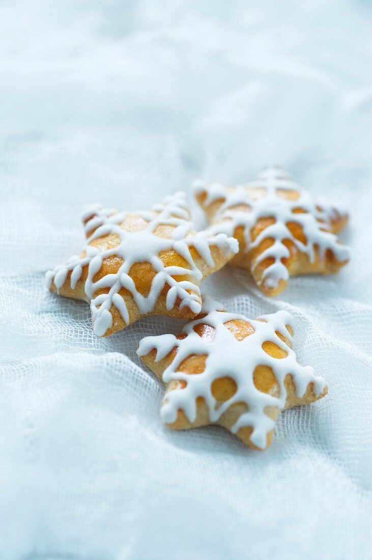 Star-shaped biscuits decorated with icing sugar