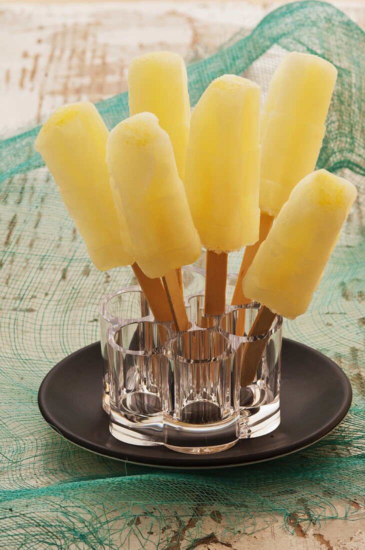 Limoncello ice lollies