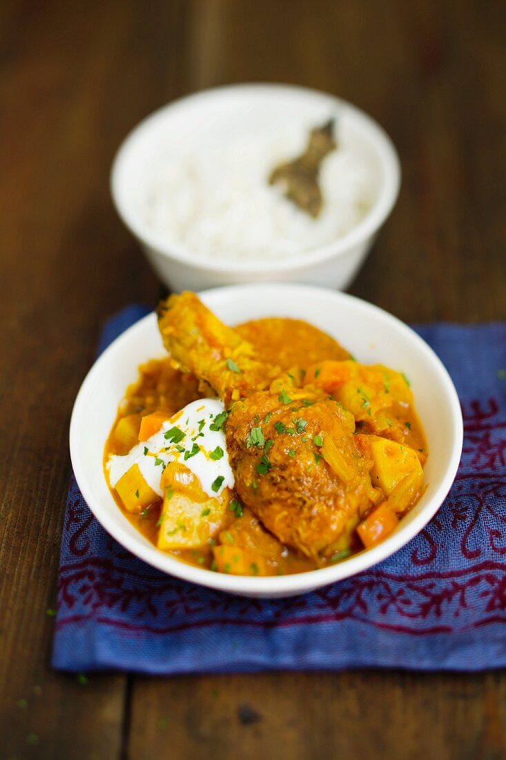 Chicken curry with yogurt and rice (India)