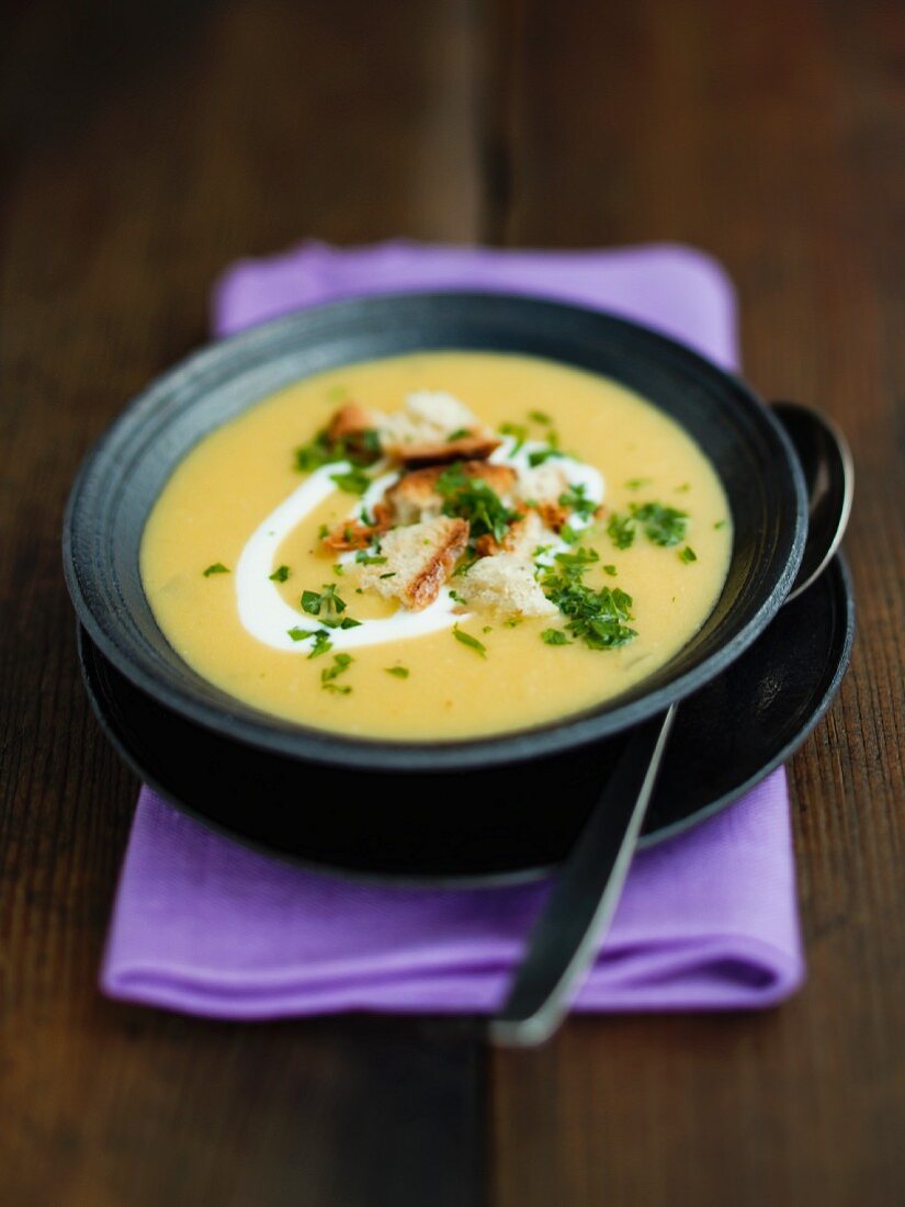 Turnip soup with croutons