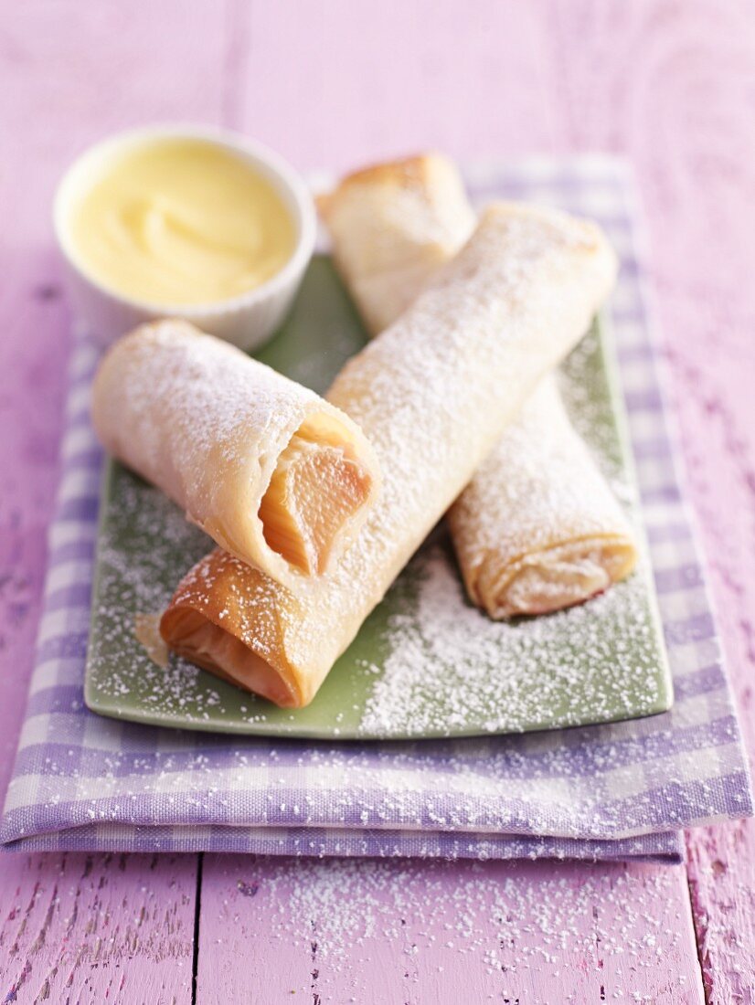 Ministrudel mit Rhabarber und Lemon Curd