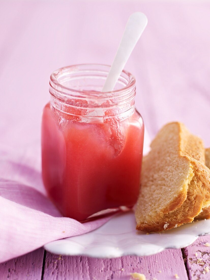 Rhubarb jam and white bread