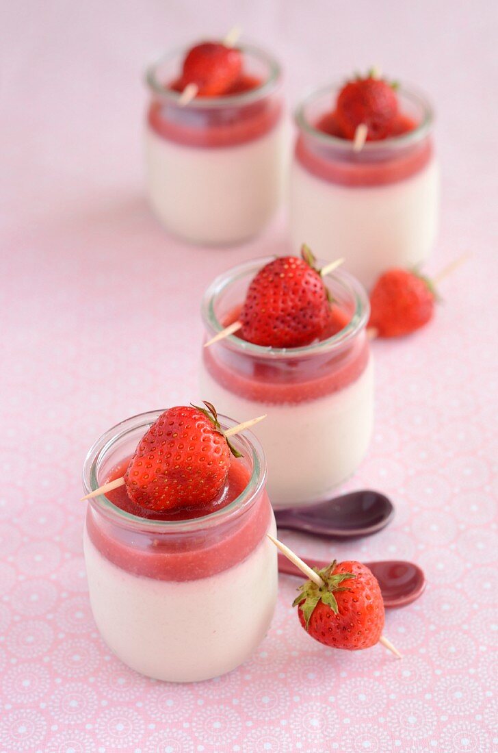 Pannacotta mit Erdbeeren