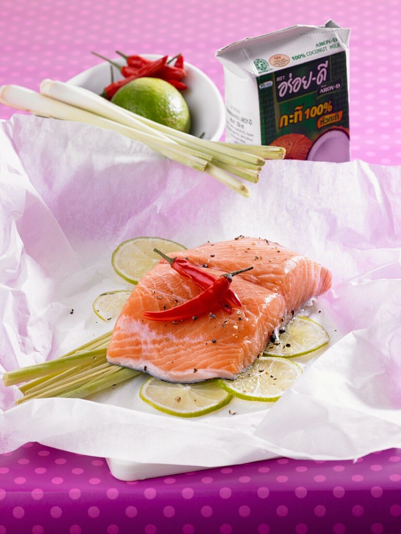 Salmon with lemon grass, limes and chilli en papillote
