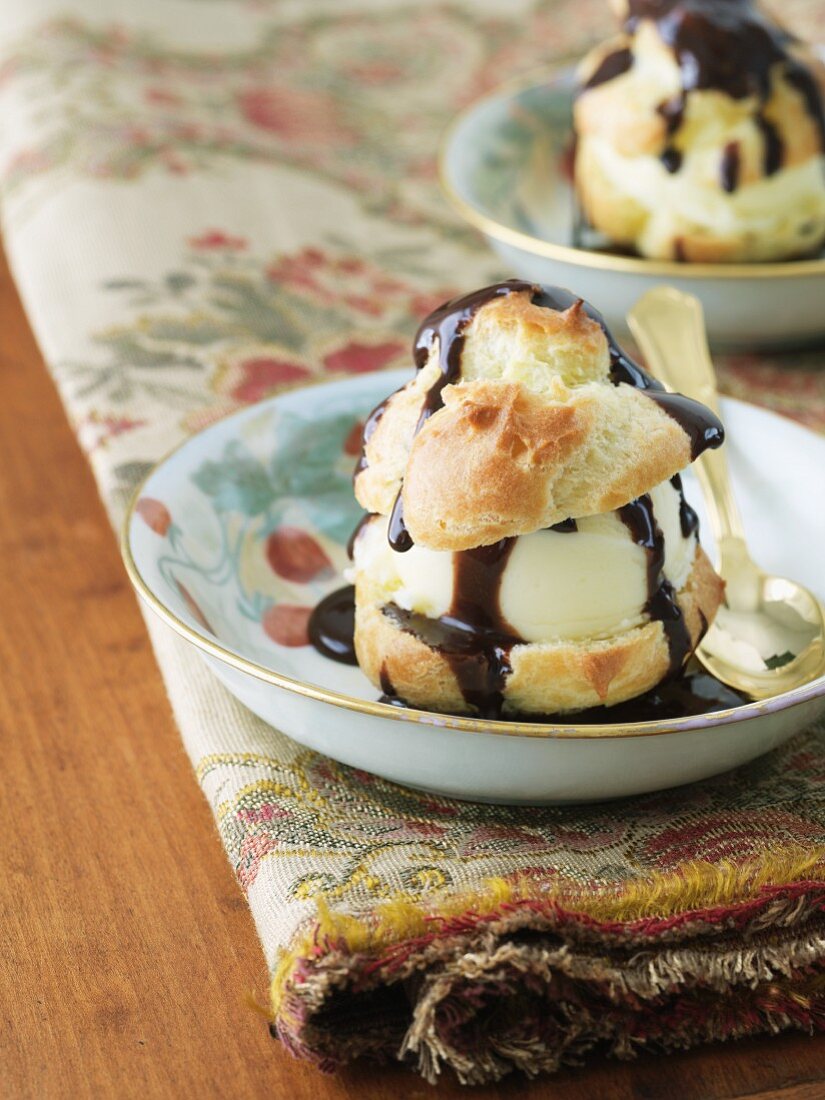 Vanilla Cream Puffs with Chocolate Sauce Drizzles