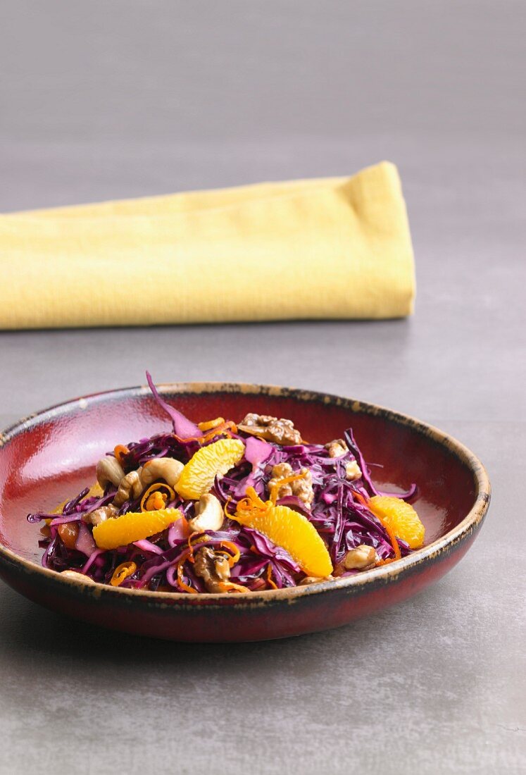 Red cabbage salad with oranges, walnuts and cashew nuts