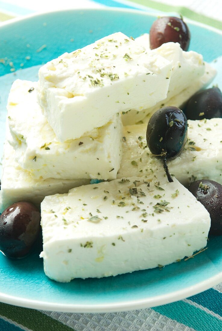 Griechischer Feta mit Oregano und Kalamata-Oliven
