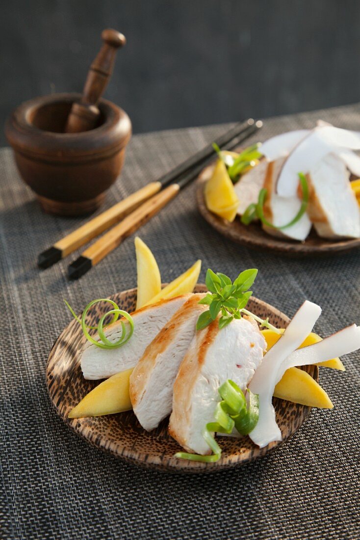 Chicken breast with mango and coconut (Asia)