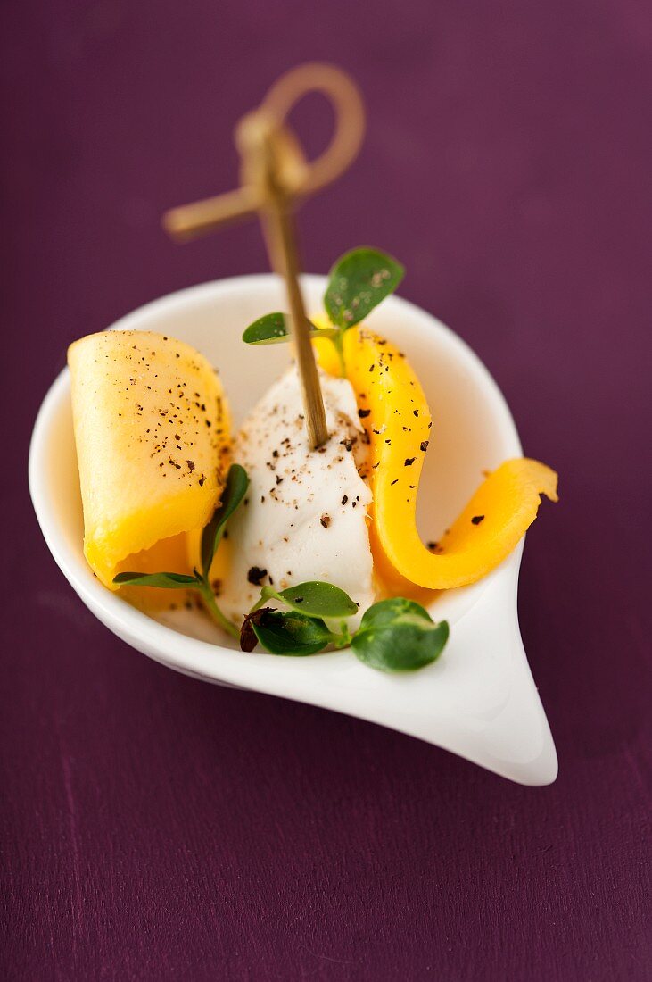 Mango with mozzarella