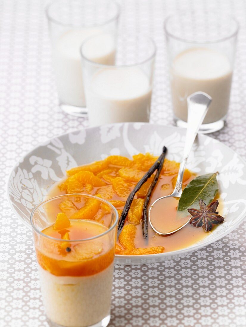 Karamell-Pannacotta mit Orangenragout