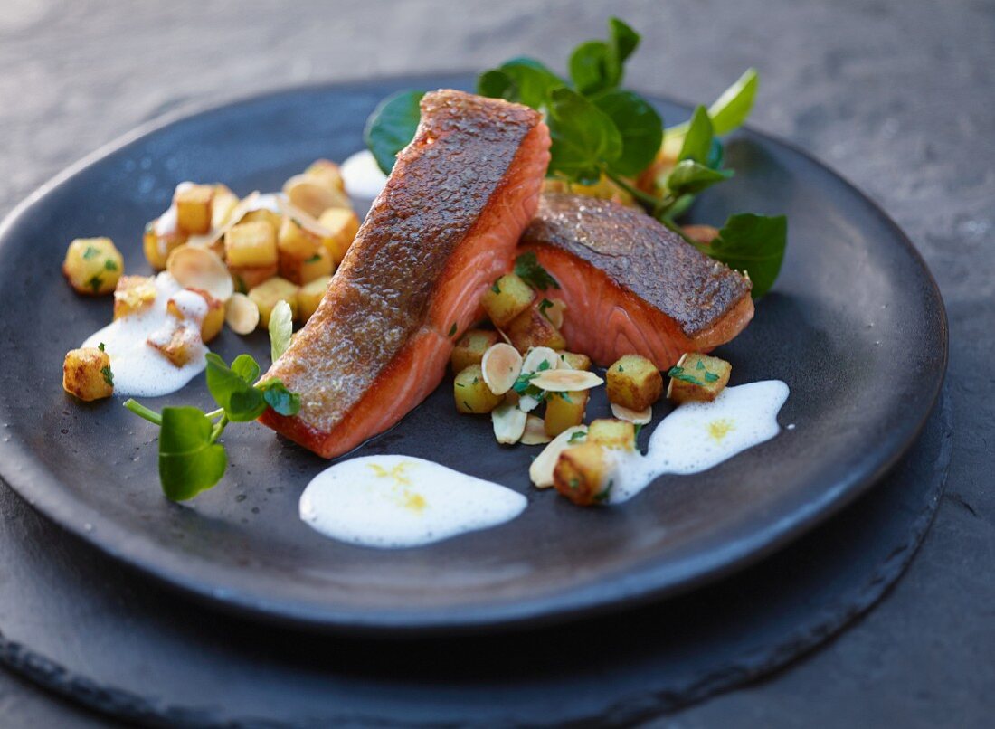 Salmon trout with a white wine sauce and crispy potatoes