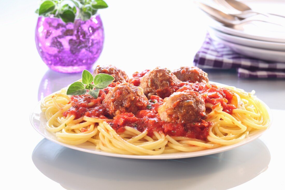 Spaghetti with meat balls and tomatoes