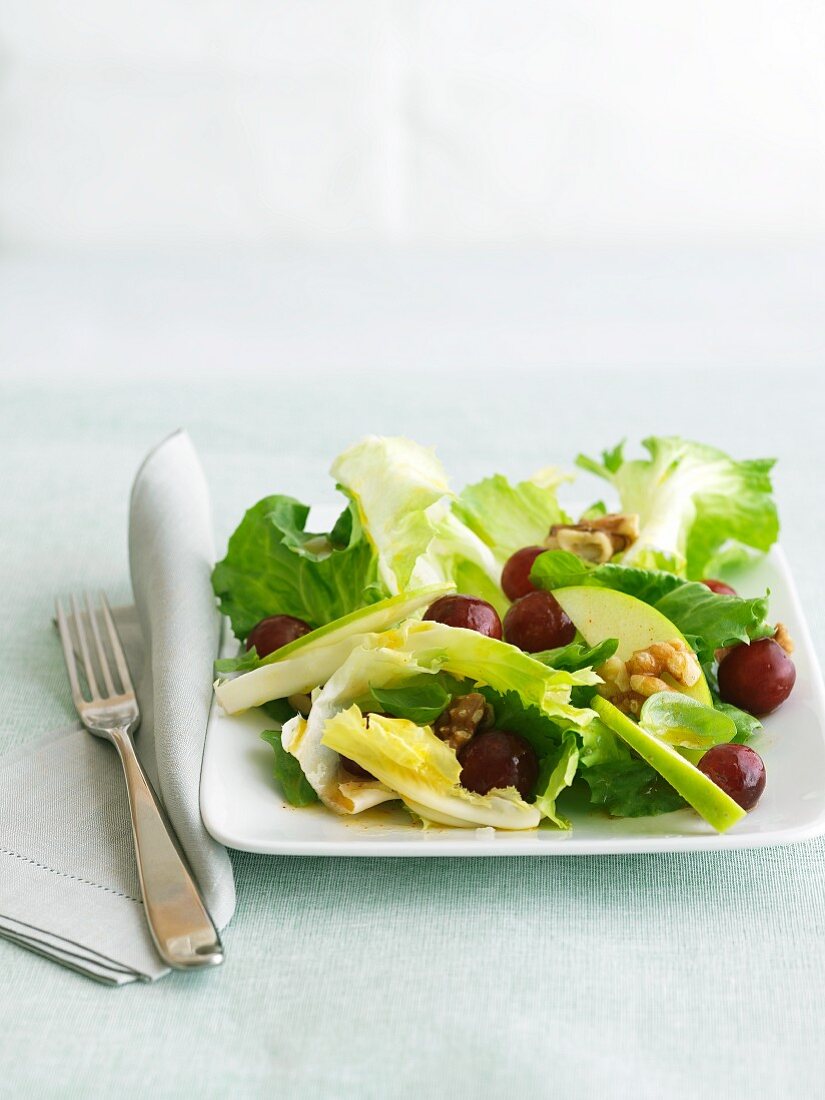 Salad with Apples, Grapes and Walnuts