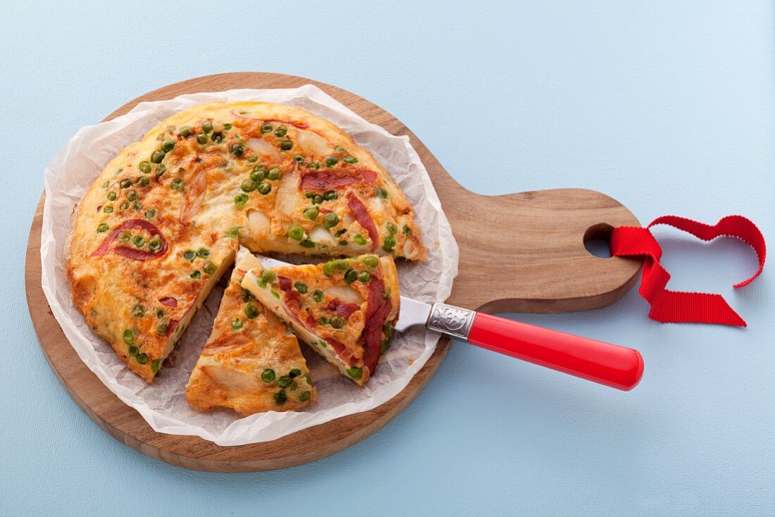 Frittata mit Lachschinken, Erbsen und Spargel