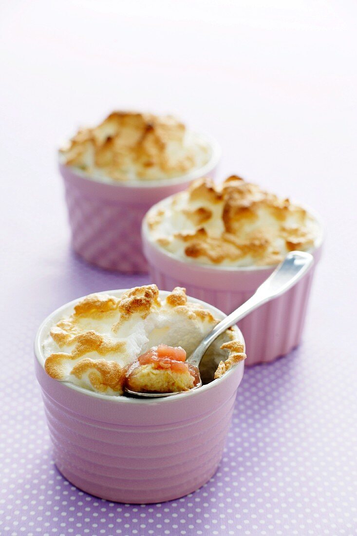 Puddings topped with meringue (England)