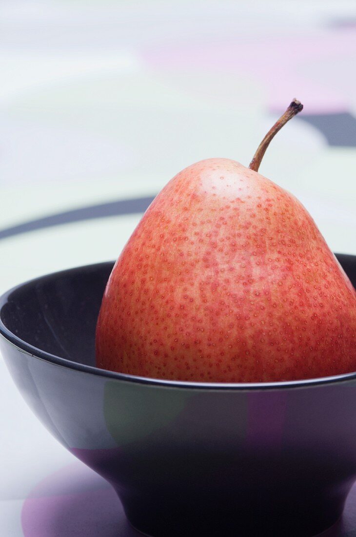 A pear in a bowl