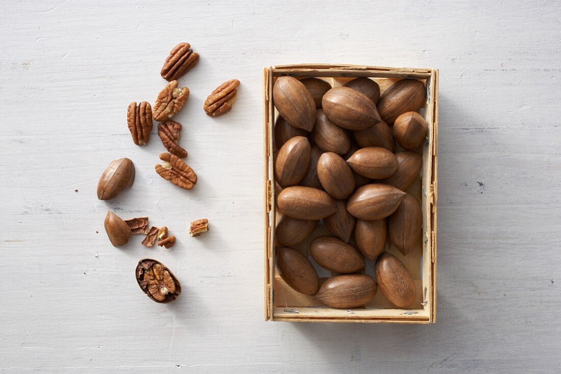 Pecan nuts, whole and shelled