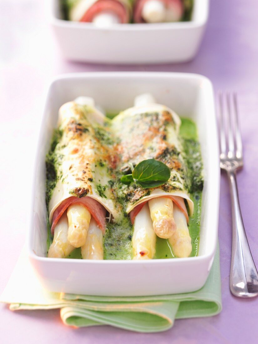 Asparagus and ham rolls au gratin