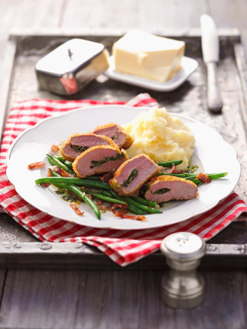 Saddle of lamb with mashed potatoes and green beans