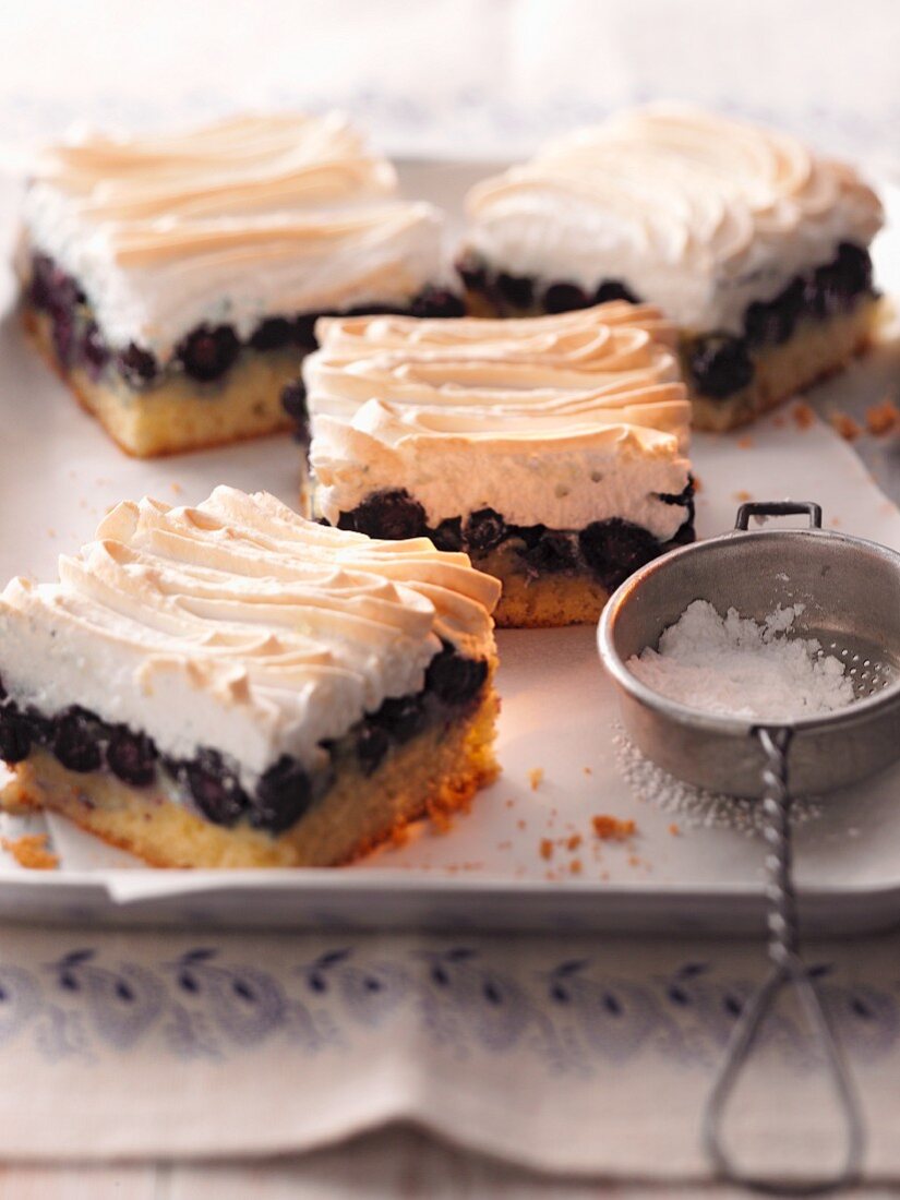 Blueberry cake with meringue