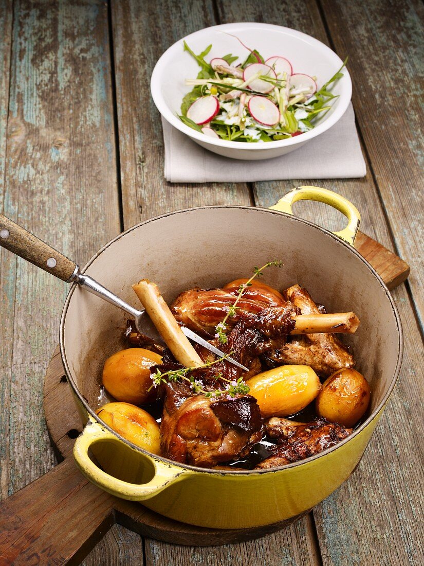 Lamb knuckles with roast potatoes