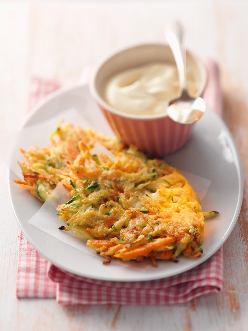 Vegetable cakes with sour cream