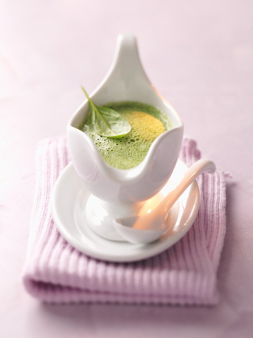 Spinach and coconut sauce