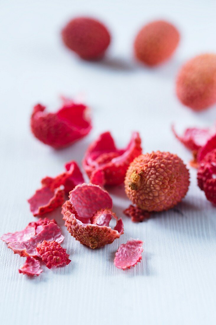 Whole lychees and peel