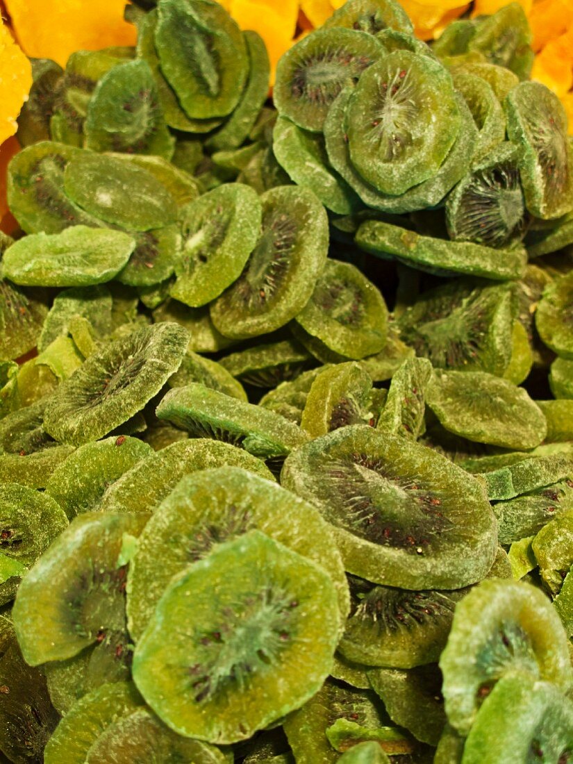 Dried kiwi slices