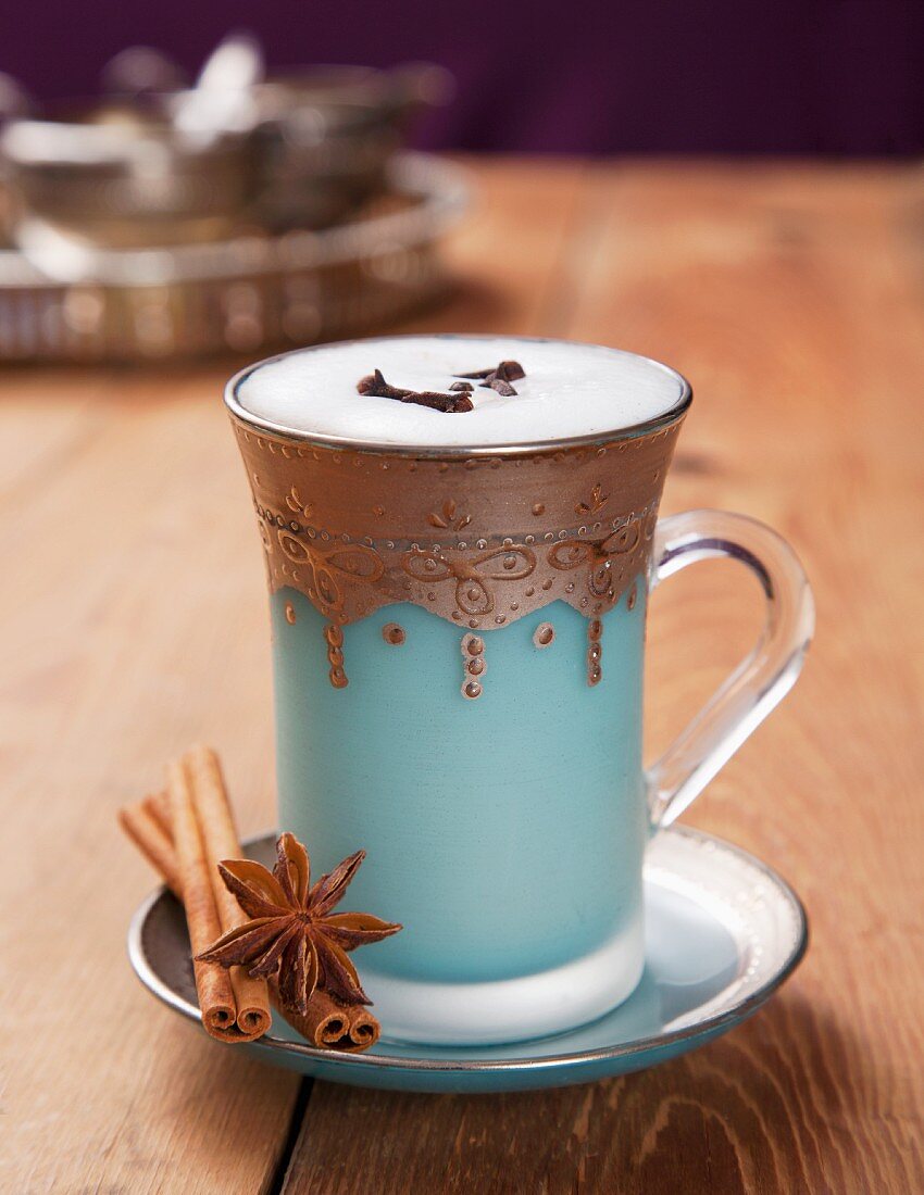 Eine Tasse Chai Latte