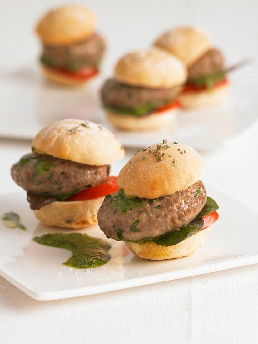 Mini burgers with tomatoes