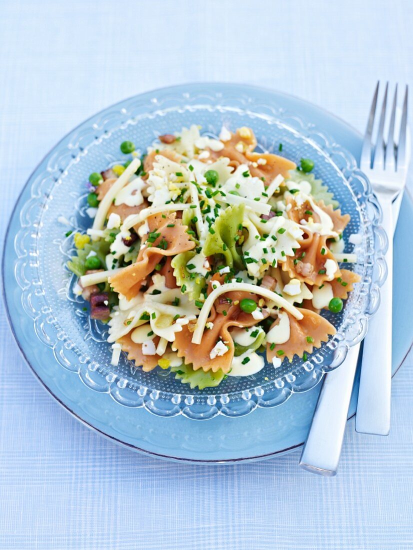 Colourful pasta salad with cottage cheese