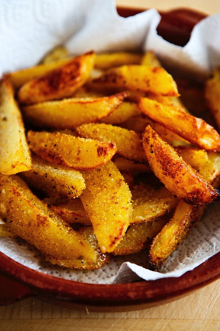 Spicy fried potato wedges