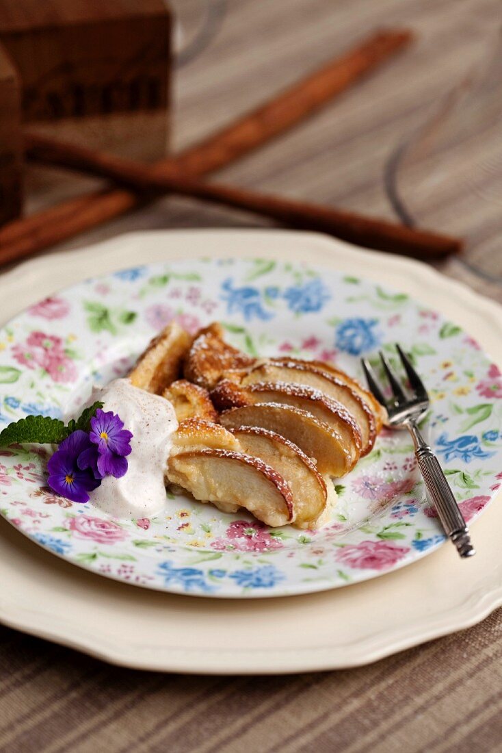 Apfel-Galette mit Zimtcreme