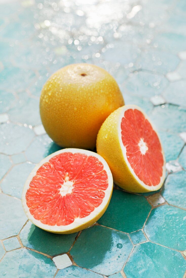 Grapefruits, whole and halved