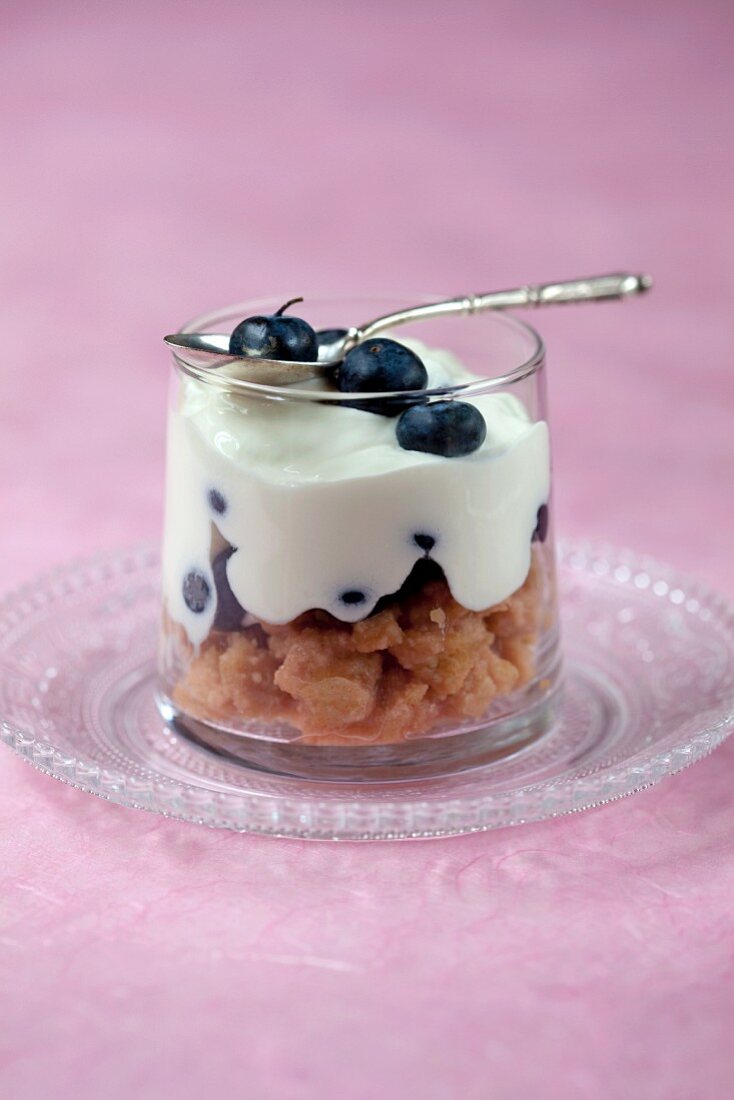 Trifle mit Joghurt & Blaubeeren