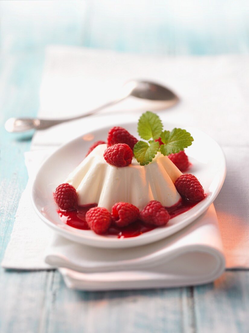 Cream pudding with raspberries