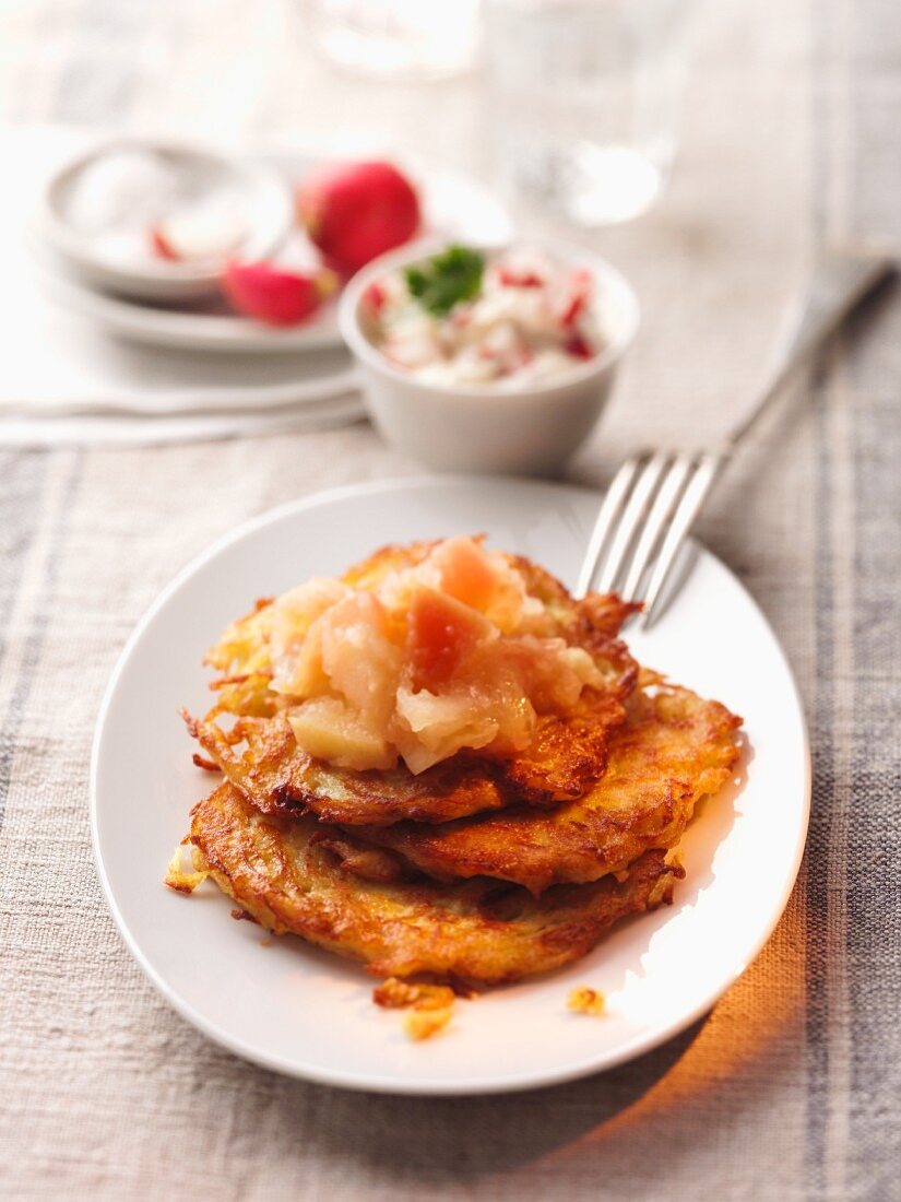 Kartoffelpuffer mit Radieschensalat