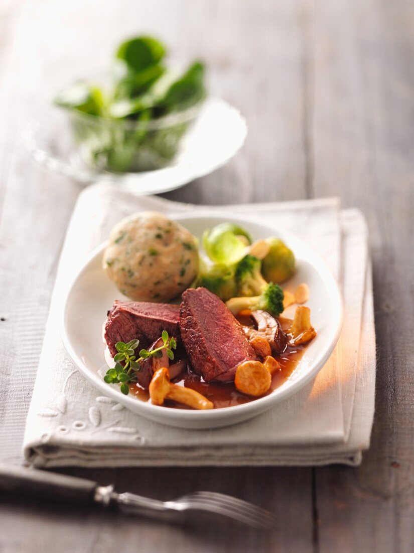 Venison medallions with chanterelle mushrooms and bread dumplings