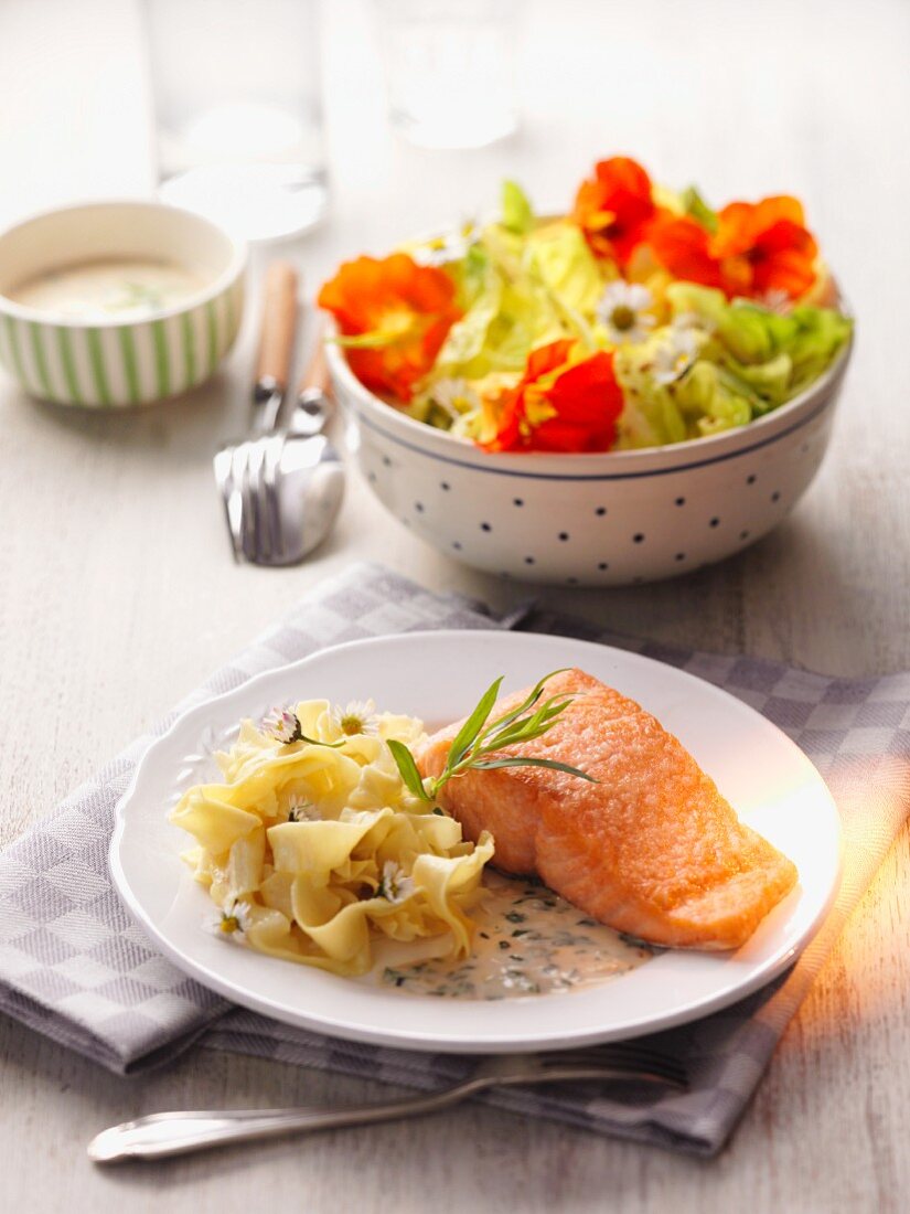 Salmon fillet with tagliatelle and a colourful salad