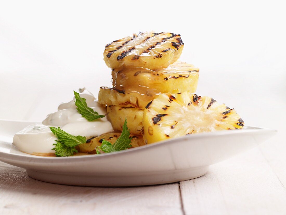 Grilled pineapple with honey, mascarpone and mint