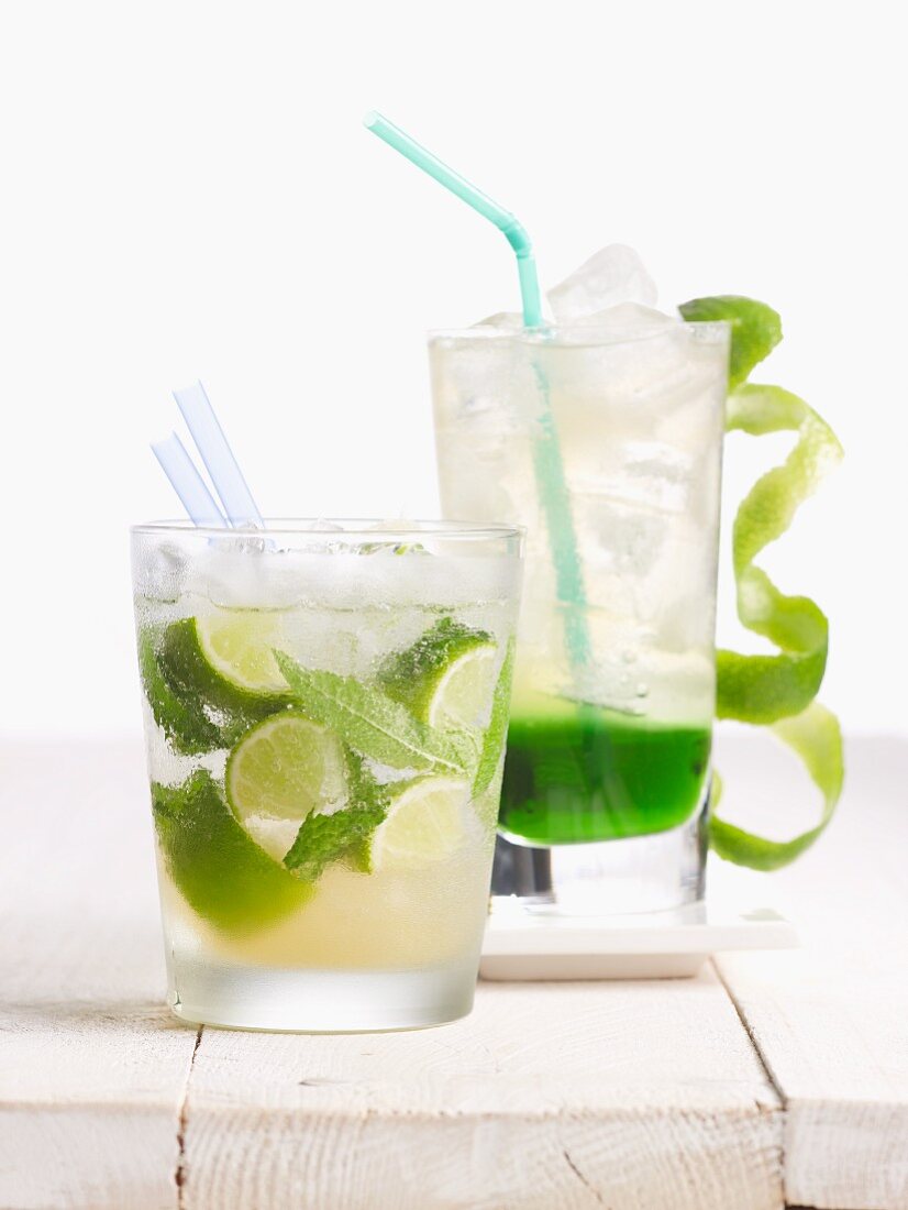 A mojito and matcha tea with ice cubes