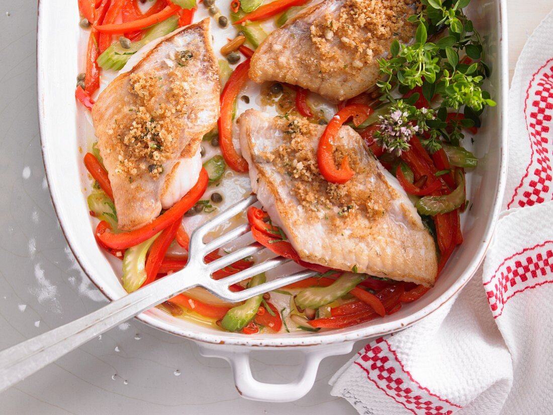 Redfish fillets with a pepper medley